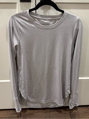 Athleta Women’s Light Gray Long-Sleeve Crewneck Tee